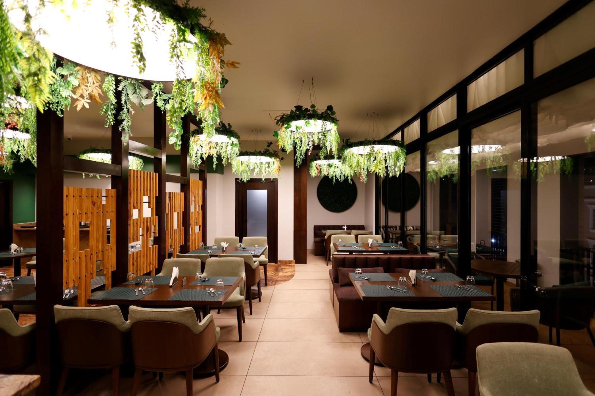Quality Inn City Centre Varanasi Exterior foto