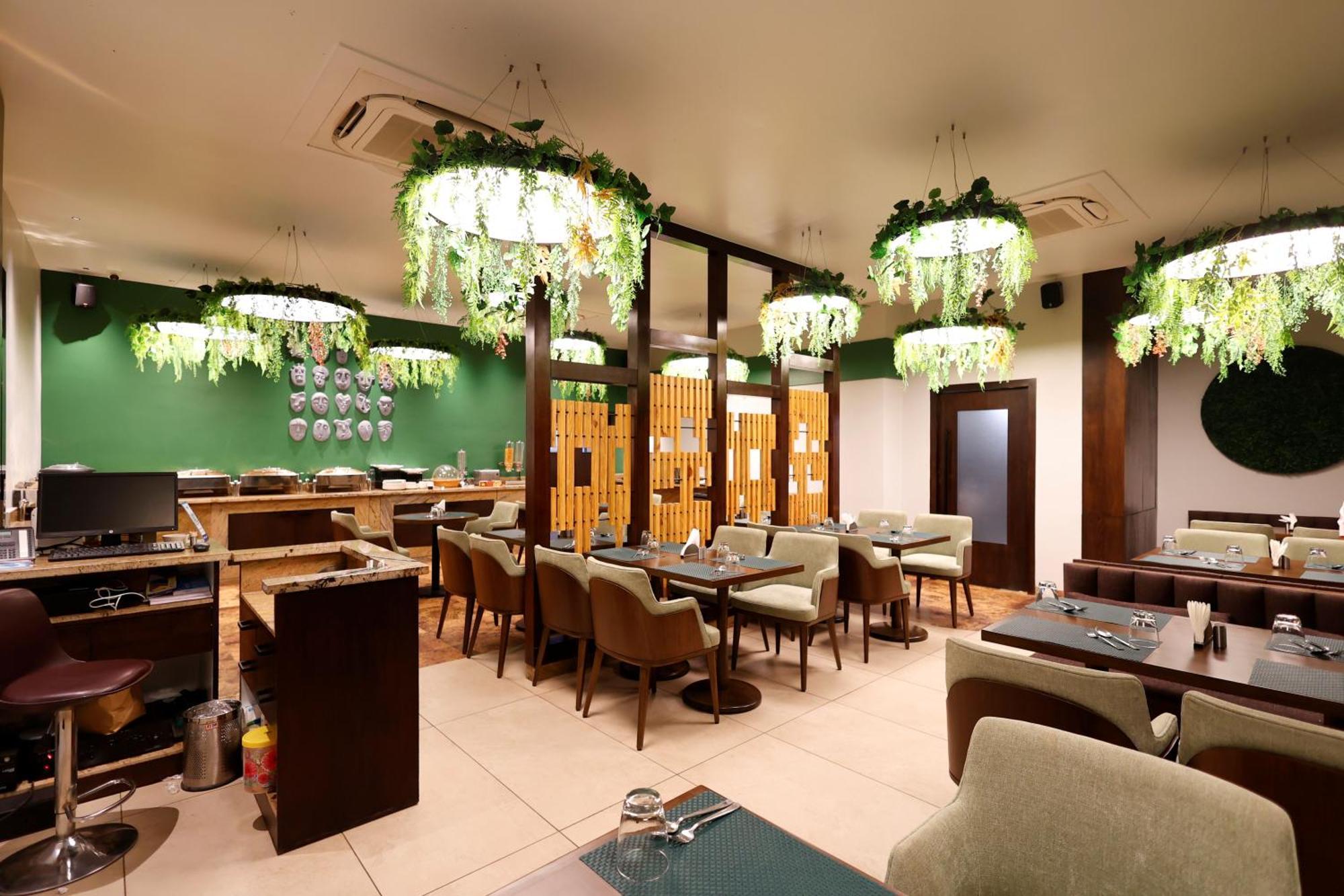 Quality Inn City Centre Varanasi Exterior foto